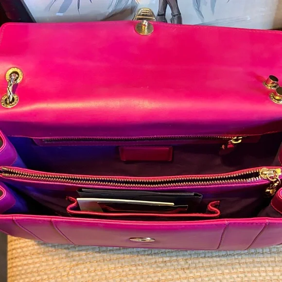 Bulgari Fuchsia Leather Shoulder Bag with Serpenti Head clasp - Picture 8 of 10